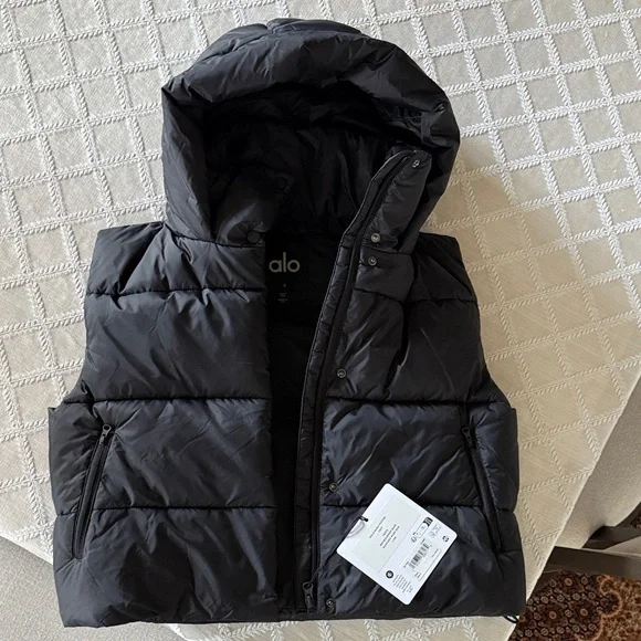 ALO Yoga NWT Women's Black Gold Rush Puffer Vest SZ S - Picture 1 of 5